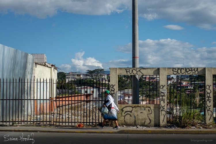 Costa Rica in situ - la viejita/fuck society